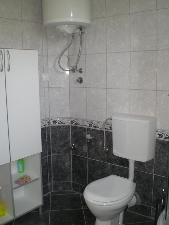Apartments Jeremic بيلا تسركفا الغرفة الصورة